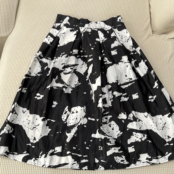 Beautiful skirt - Picture 1 of 3